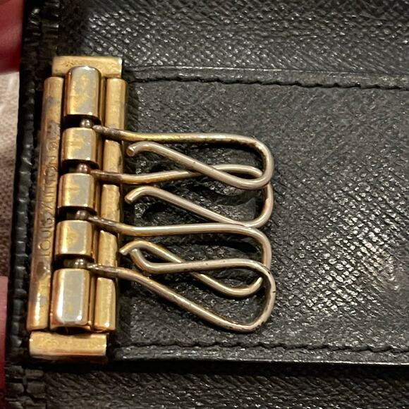 Louis Vuitton LV 4 Key Holder Black Epi Leather Authentic COA - Picture 6 of 7